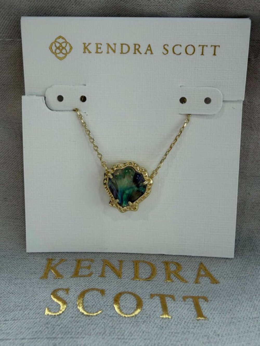 Kendra Scott necklace